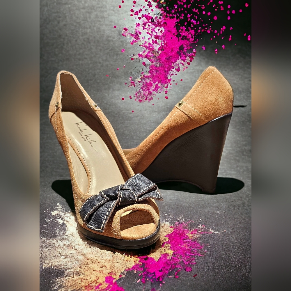 Nicole Miller Suede Leather Wedge Heel Peep-toe Pumps, Size 10, EUC Beige Camel